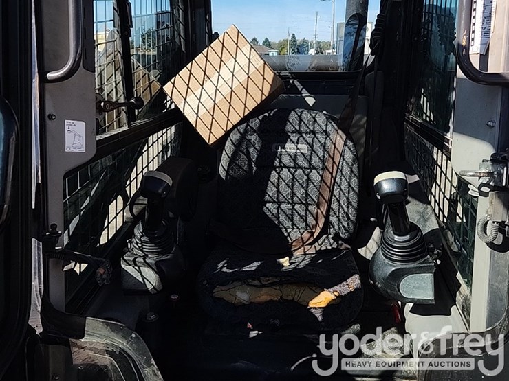 2018-new-holland-c232-image-23