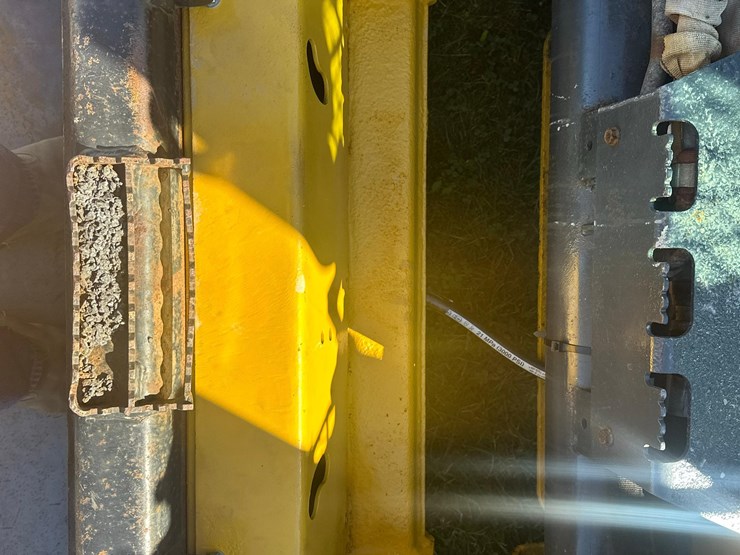 2016-deere-326e-image-13