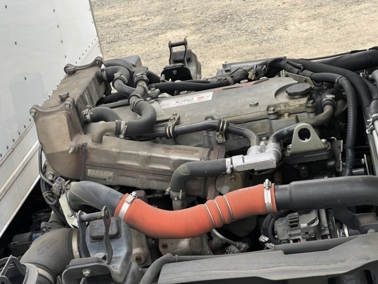 2011-isuzu-nrr-image-13