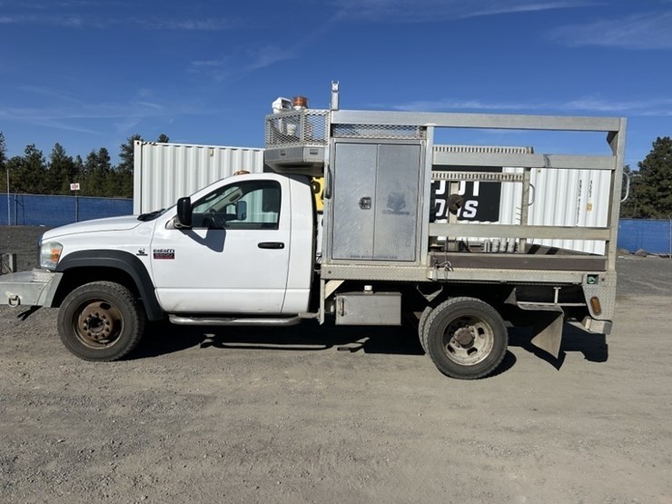 2009-dodge-ram-5500-image-2