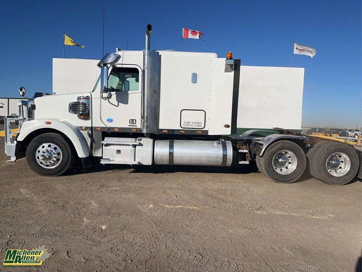 2014-freightliner-coronado-122-sd-image-2