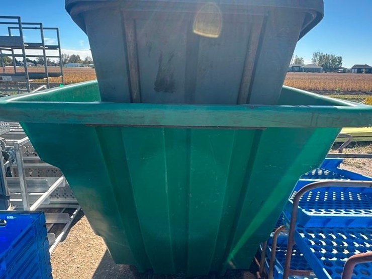 garbage-and-cardboard-bins-image-3