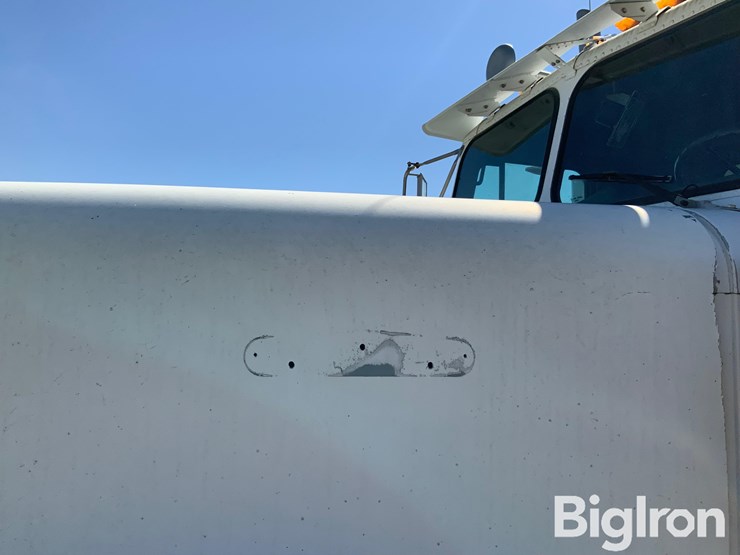 1986-freightliner-flc120-image-15