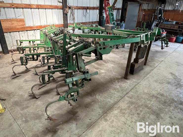john-deere-725-image-3
