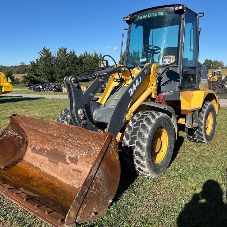 2011 DEERE 244J