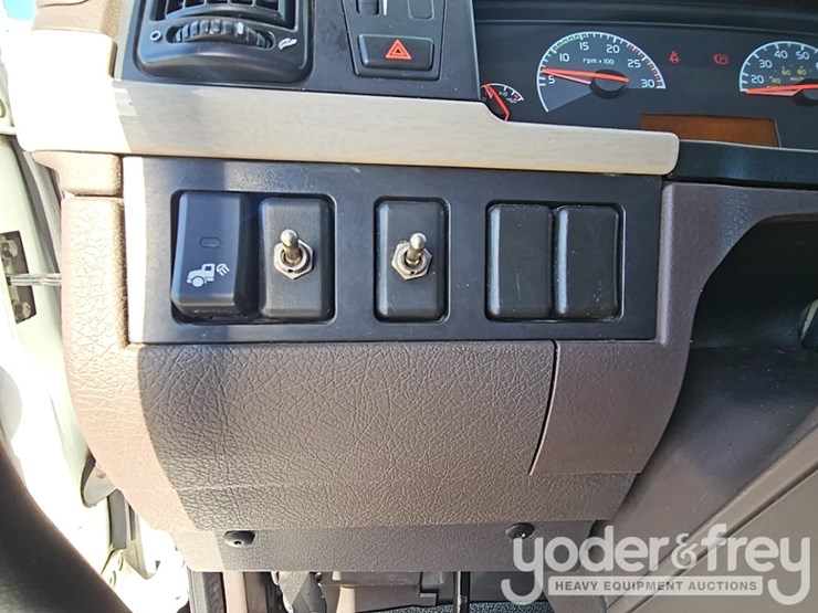 2018-volvo-10-image-34