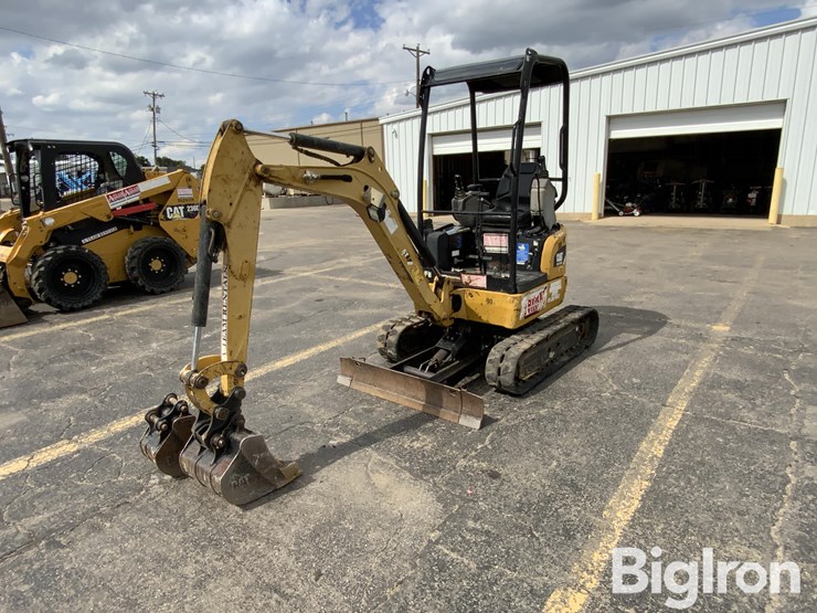 2015-caterpillar-301.7d-cr-image-1