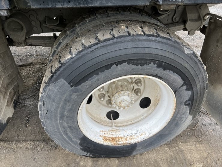 2000-ford-f650-image-17
