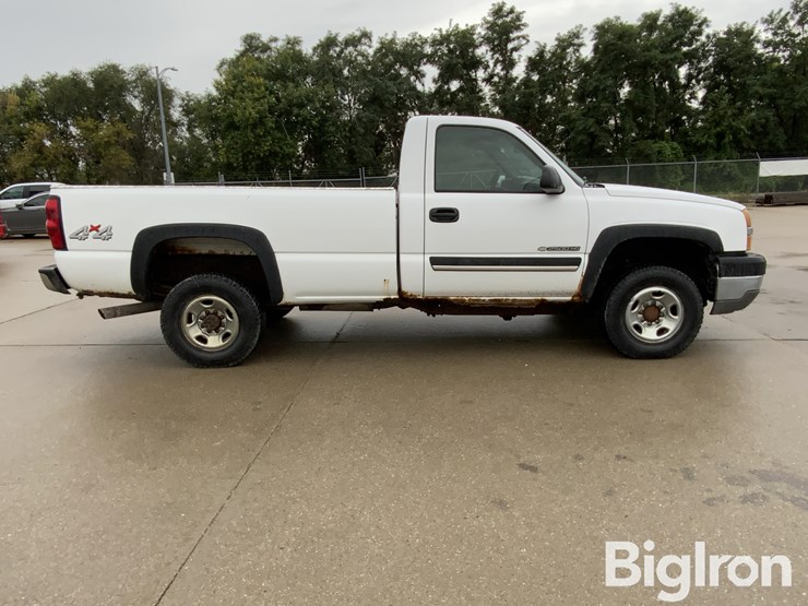 2004-chevrolet-silverado-2500-image-4