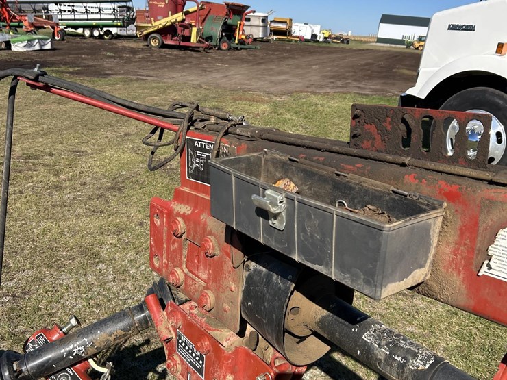 2014-new-holland-h7460-image-10