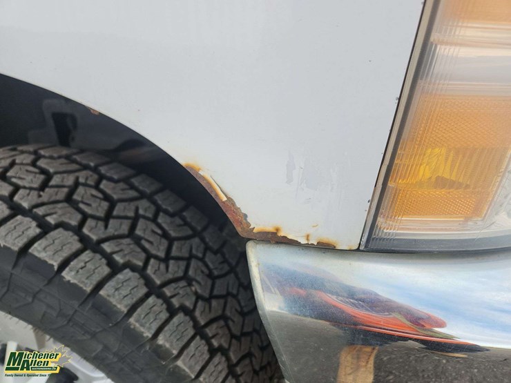 2011-chevrolet-silverado-2500hd-image-35