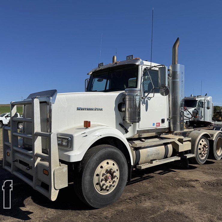 2009 WESTERN STAR 4900