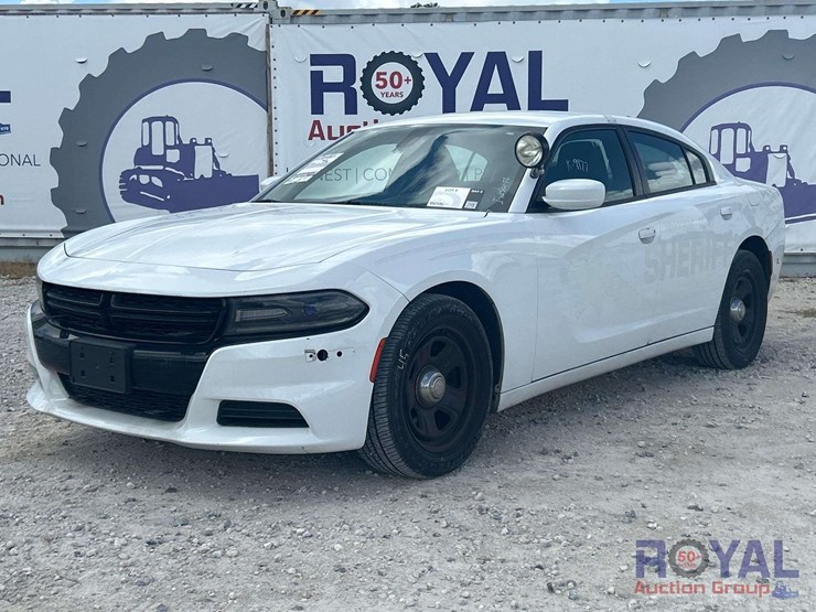 2016-dodge-charger-sedan-image-1