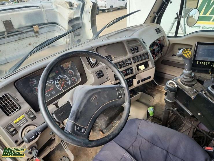 2009-sterling-lt8500-image-17