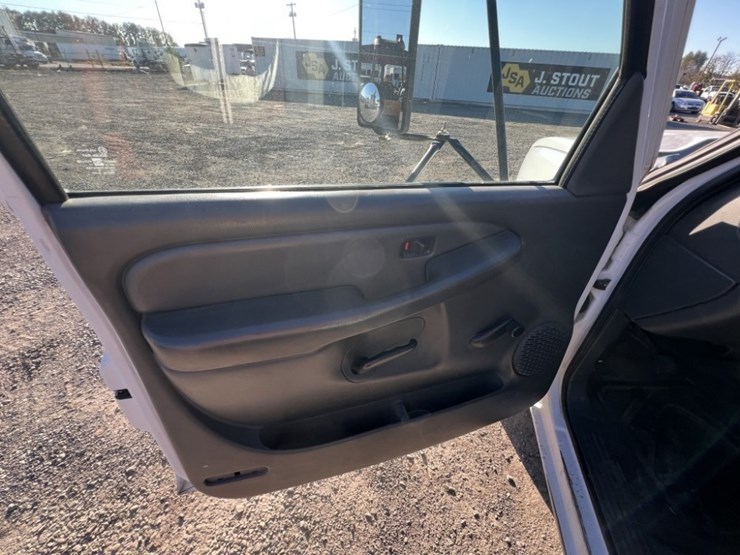 2006-chevrolet-silverado-3500-image-26