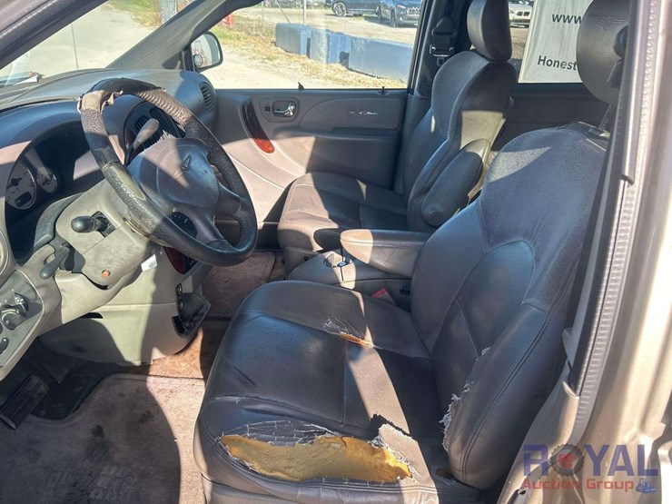 2003chrysler-town-&amp;-country-van-image-17