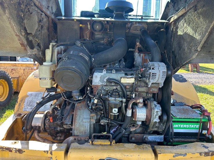 2011-deere-244j-image-16