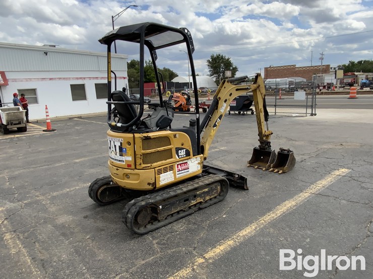 2015-caterpillar-301.7d-cr-image-5