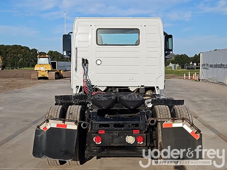 2018-volvo-10-image-20