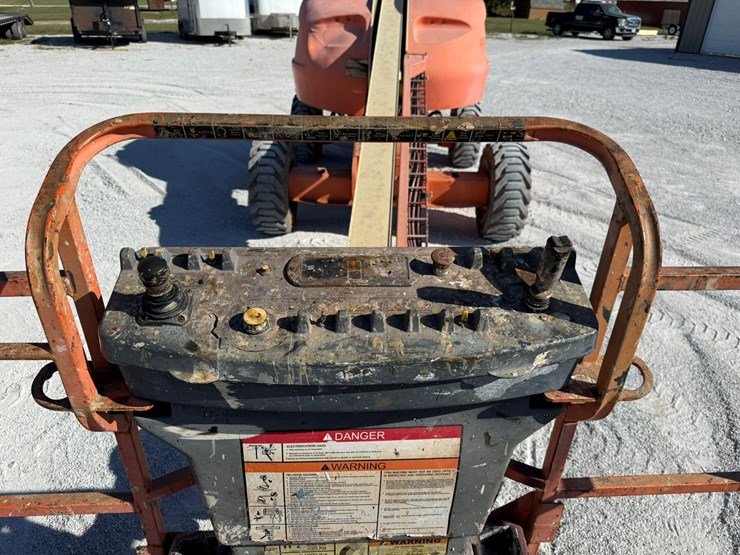 2006-jlg-400s-image-8