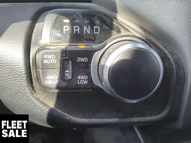 non-operable-2022-ram-1500-4x4-big-horn-4dr-crew-cab-5.6-ft.-sb-pickup-image-9