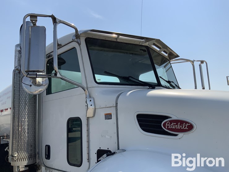 2010-peterbilt-335-image-14