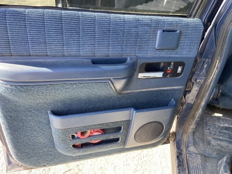 1994-chevrolet-suburban-image-22