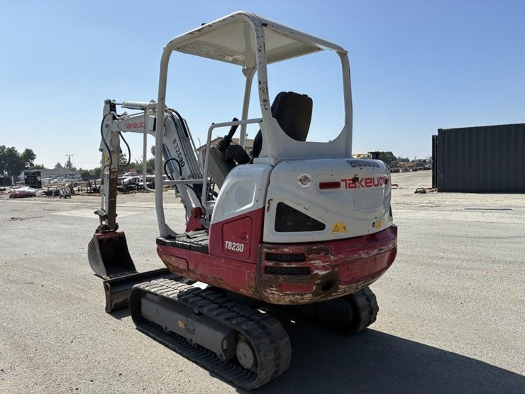 2017-takeuchi-tb230-image-4