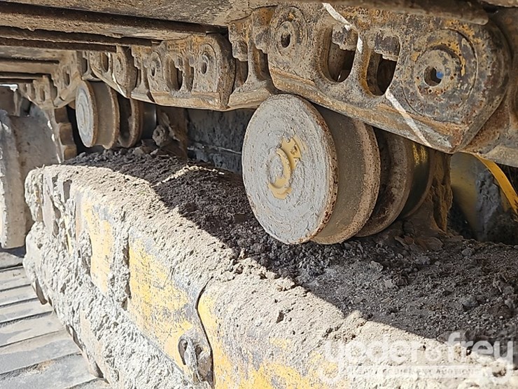 2014-caterpillar-d6k2-lgp-image-11