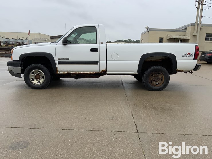 2004-chevrolet-silverado-2500-image-8