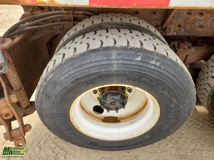 2009-sterling-lt8500-image-30