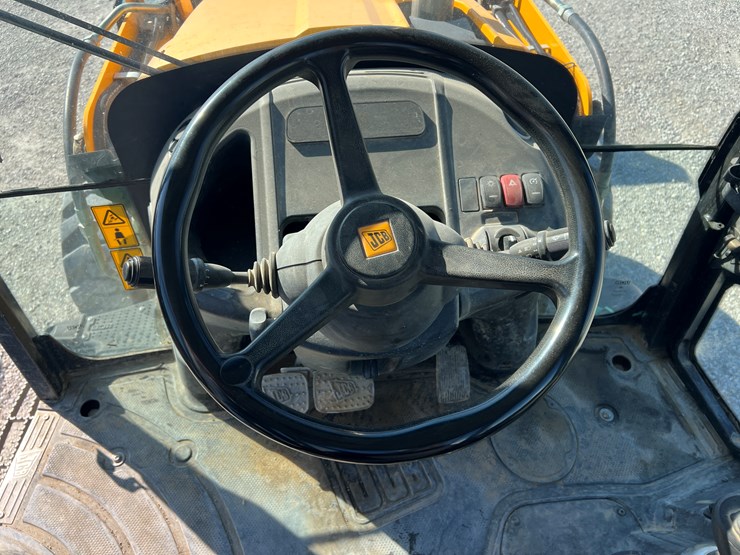 2019-jcb-3cx-image-8