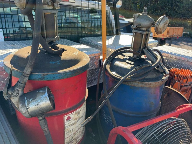 oil-and-grease-drums-with-pumps-2-rotary-style-fluid-pumps-2-hose-reels-unknown-condition-image-3