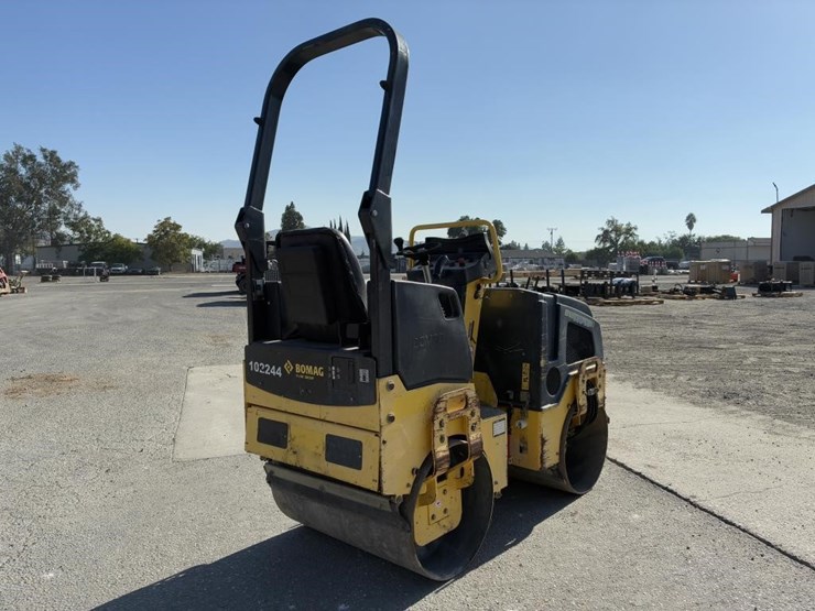 2017-bomag-bw900-50-image-3
