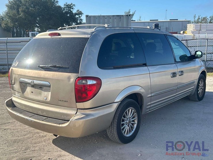 2003chrysler-town-&amp;-country-van-image-3