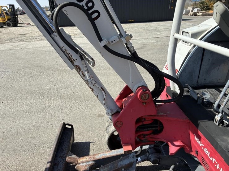 2017-takeuchi-tb230-image-11