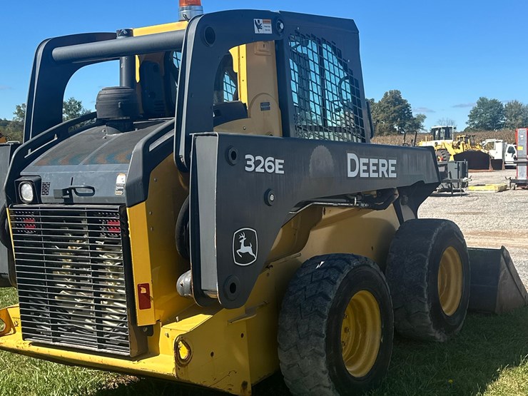 2016-deere-326e-image-4