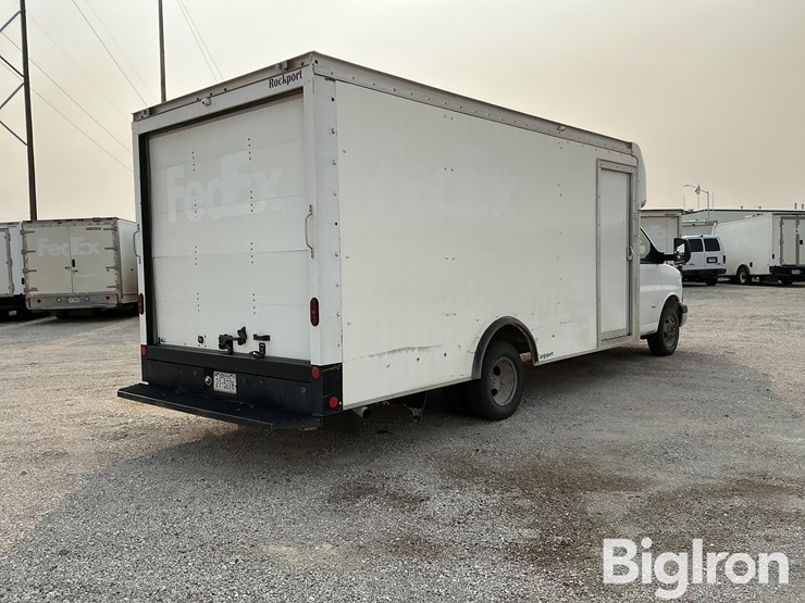 2022-chevrolet-express-3500-image-5