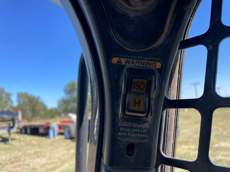 2015-bobcat-s750-image-26