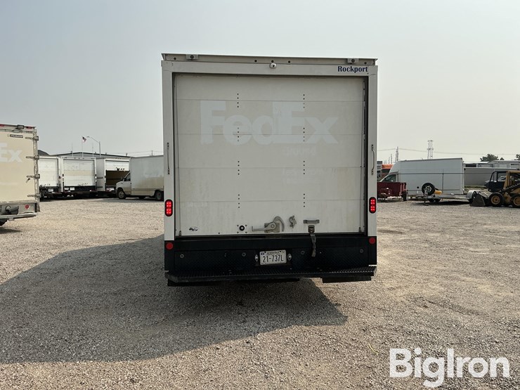 2022-chevrolet-express-g3500-image-6