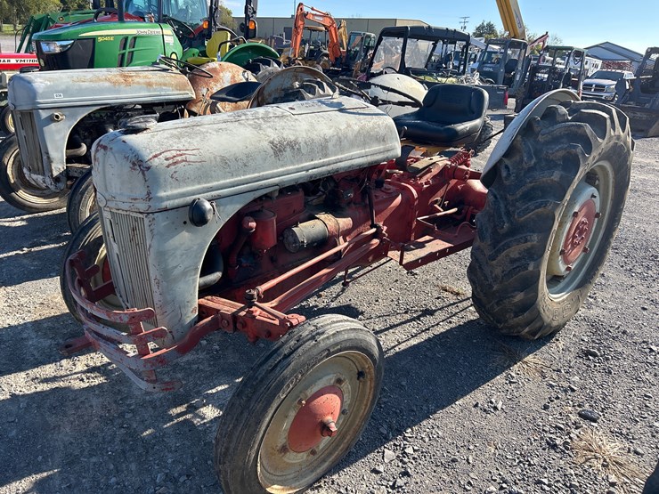 ford-tractor-image-3