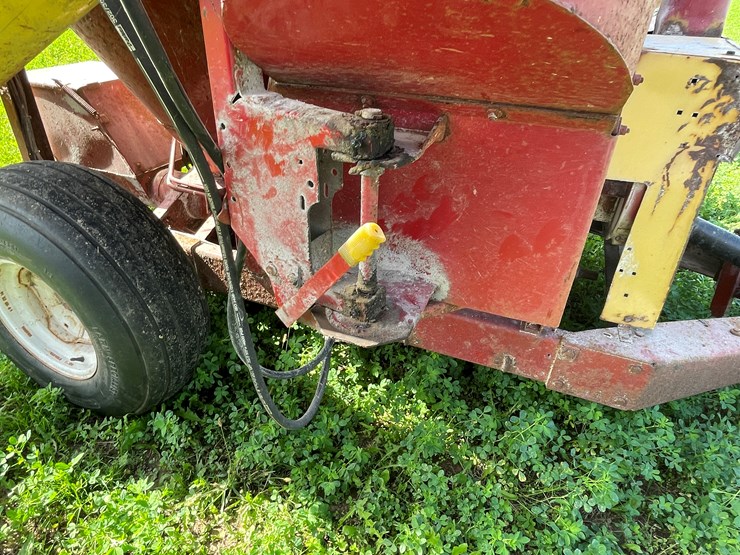 new-holland-355-image-17