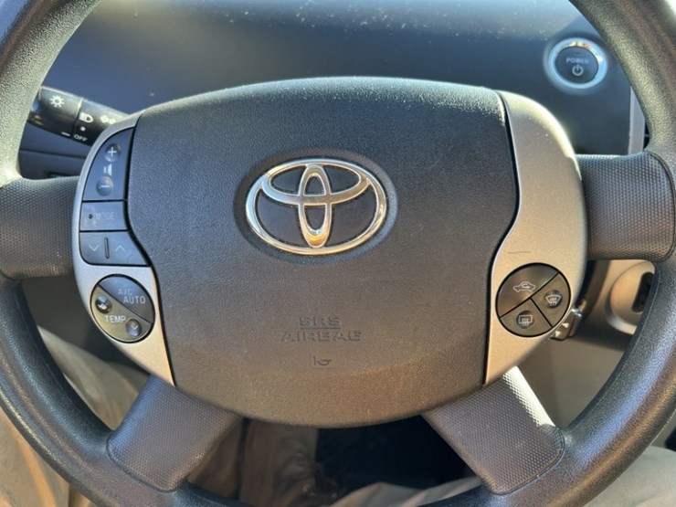 2005-toyota-prius-hybrid-sedan-image-28