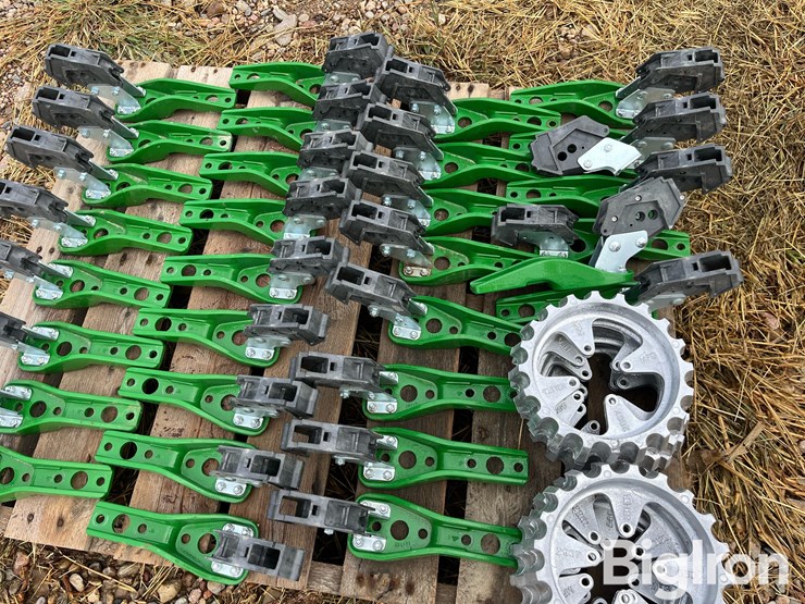 john-deere-32-image-10
