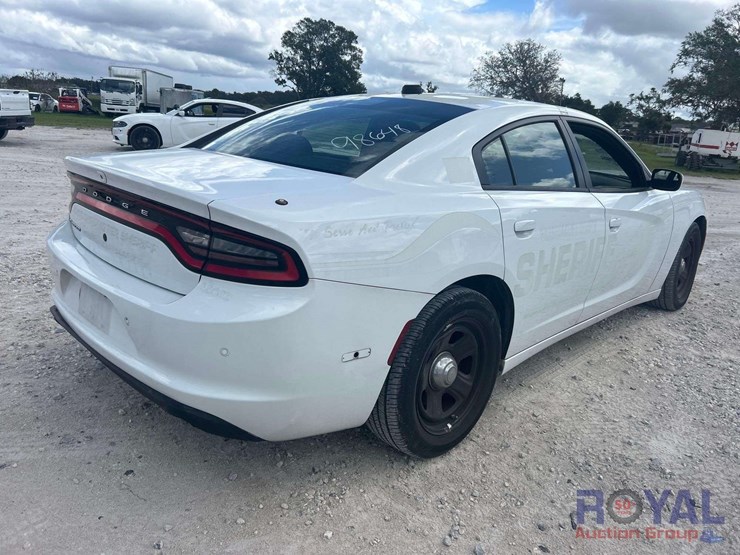2016-dodge-charger-sedan-image-3
