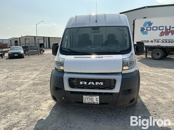 2021-dodge-3500-image-2