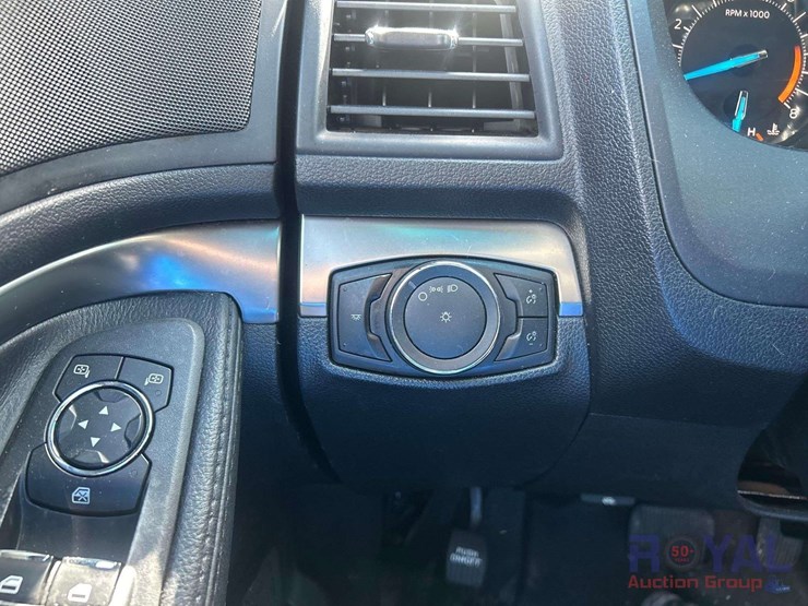 2016-ford-explorer-image-15