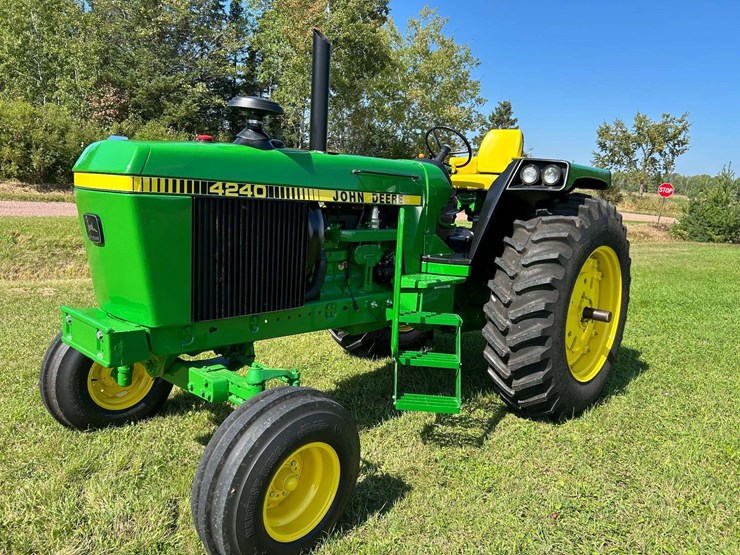 john-deere-4240-image-1