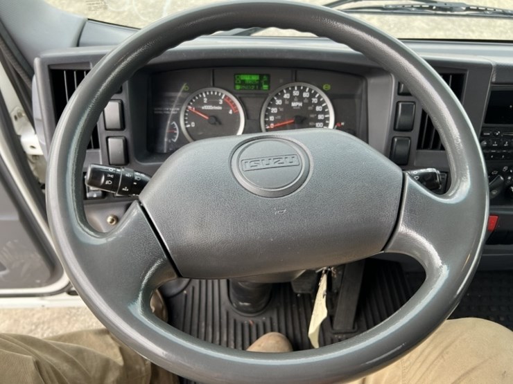 2011-isuzu-nrr-image-31