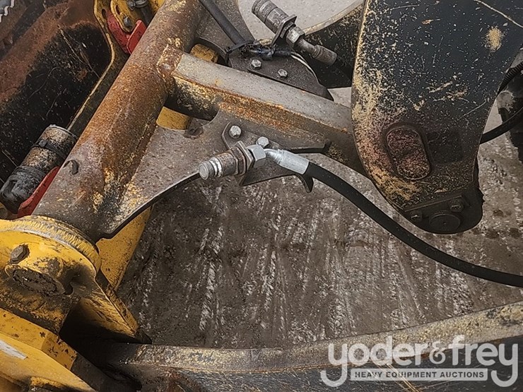 2016-deere-304k-image-23